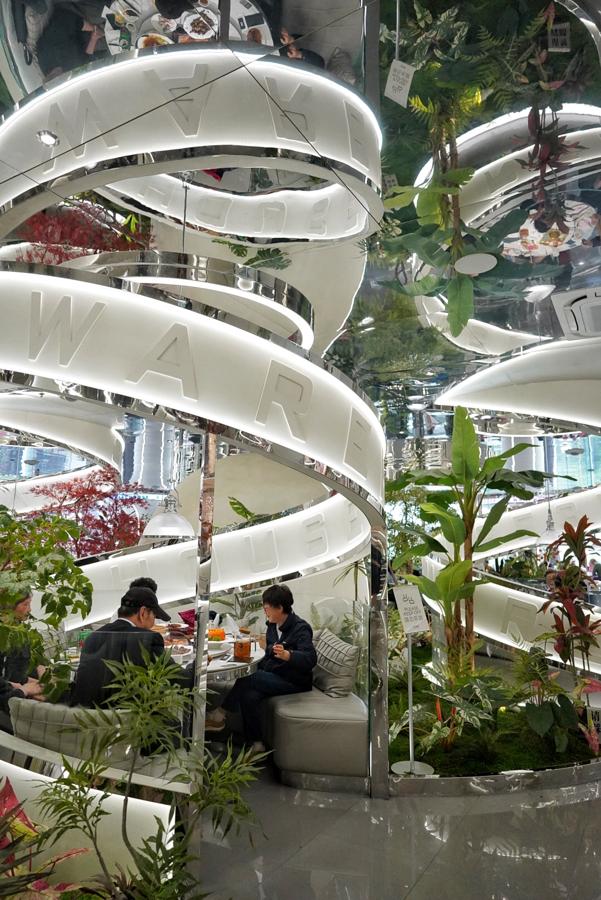 No 3 Warehouse An Out Of This World Immersive Future Dining Experience
